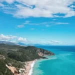 E përditshmja britanike “Mirror”: Zbuloni Rivierën Shqiptare – nga hotelet luksoze buzë detit deri te gjiret e izoluara