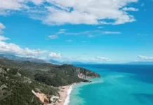 E përditshmja britanike “Mirror”: Zbuloni Rivierën Shqiptare – nga hotelet luksoze buzë detit deri te gjiret e izoluara