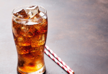 Konsumi i pijeve me gaz mund të shkaktojë rënien e flokëve, sipas studimit të ri