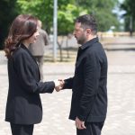 Spiropali, mes 14 kryeparlamentarëve, senatorëve dhe deputetëve të dekoruar nga Presidenti Zelenski në Ditën e Pavarësisë së Ukrainës