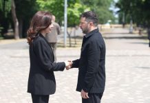 Spiropali, mes 14 kryeparlamentarëve, senatorëve dhe deputetëve të dekoruar nga Presidenti Zelenski në Ditën e Pavarësisë së Ukrainës