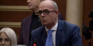 Kur martohet nevoja politike me iluzionin mendor