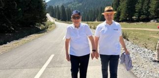 Dhëndri shijon lirinë pas një viti “arresti shtëpiak”, shëtitje me Berishën në bjeshkët e Tropojës