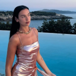 FOTO/ Dua Lipa zgjedh Shqipërinë për të pushuar, ja ku është vendosur këngëtarja