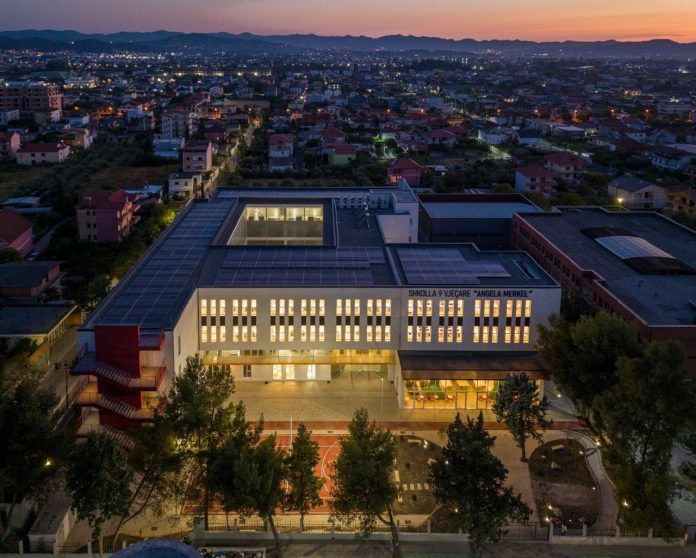 Rama ndan pamje nga shkolla 9 vjeçare në Kamëz  Krenar për shkollat e gjeneratës së re që kemi ndërtuar