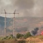 Zjarr në Zharrëz, rrezikohet një pus nafte! Ndërhyjnë zjarrfikëset