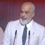 “Ndihma nga jashtë s’është fenomen shqiptar”, Rama: Zjarret, kemi një kapital njerëzor që nuk e lë Shqipërinë në baltë