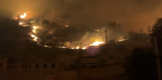 Situatë alarmante në Delvinë, flakët i afrohen spitalit! Qytetit i ikin dritat