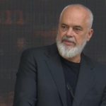 Rama: Ka plazhe ku i trajtojnë vizitorët si skllevër, sikur do hanë shkopin e çadrës