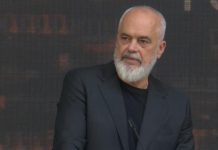 Rama: Ka plazhe ku i trajtojnë vizitorët si skllevër, sikur do hanë shkopin e çadrës