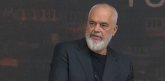 Rama: Ka plazhe ku i trajtojnë vizitorët si skllevër, sikur do hanë shkopin e çadrës