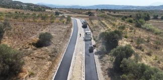 Alsfaltimi në anët e rrugës historike “Egnatia” në Peqin, studiuesi bën thirrje për mos të dëmtuar trashëgiminë kulturore