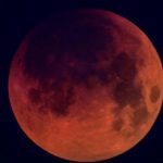 Sonte qielli ‘dhuron’ spektakël, eklipsi hënor do jetë i dukshëm edhe në Shqipëri, kur do ndodhë dhe sa do zgjasë