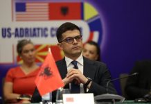 Gjyqi në Hagë ndaj ish-krerëve të UÇK-së, Vengu: Paraburgimi mbi 5 vjet dhe akuzat, instrument për të përmbysur dallimin mes agresorit e viktimës