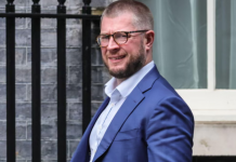 Tjetër goditje politike për Starmer, drejtori i strategjisë së kryeministrit jep dorëheqjen pasi iu kapën mesazhe seksuale për deputeten britanike