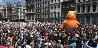 Donald Trump drejt Britanisë së Madhe, protesta të mëdha në vend: Nuk je i mirëpritur këtu