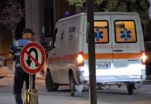 Fier/ Aksident në vijat e bardha, plagosen dy të moshuar