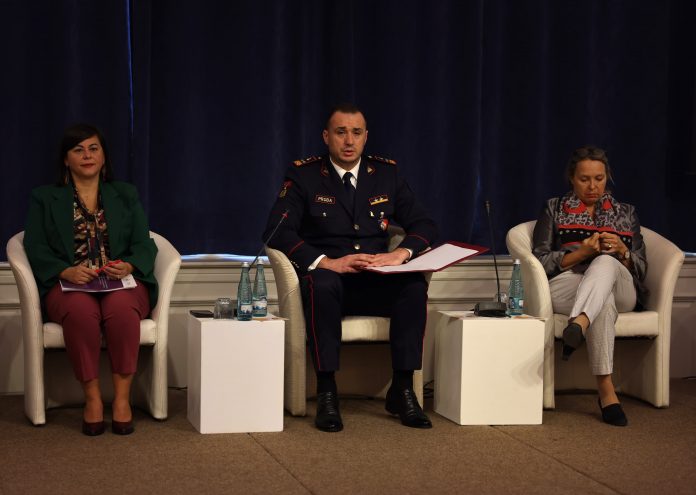 2c33c357-ba91-443b-a359-385843e69934