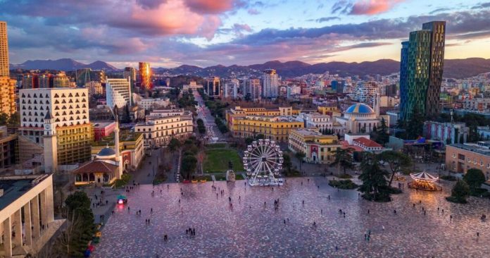mirror-tirana-destinacioni-i-preferuar-i-britanikeve-per-pushime-ne-vjeshte
