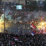 LAJMI I FUNDIT/ Di*gjet fl*muri i Serbisë nga tifozët te Sheshi Italia në Tiranë