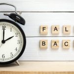 Nga e diela e 26 tetorit ndërron ora, akrepat shkojnë 60 minuta pas