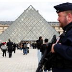 “Grabitja e shekullit” në Muzeun e Louvre/ Dy të arrestuarit pranojnë fajësinë