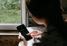 Adoleshentet në Australi bien “pre” e rrjetit kriminal online, detyrohen të kryejnë akte dhune