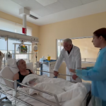 Manastirliu viziton Agustin Kolën, legjendën e futbollit të Tiranës: Të shkuara kampion!