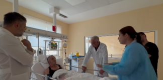 Manastirliu viziton Agustin Kolën, legjendën e futbollit të Tiranës: Të shkuara kampion!