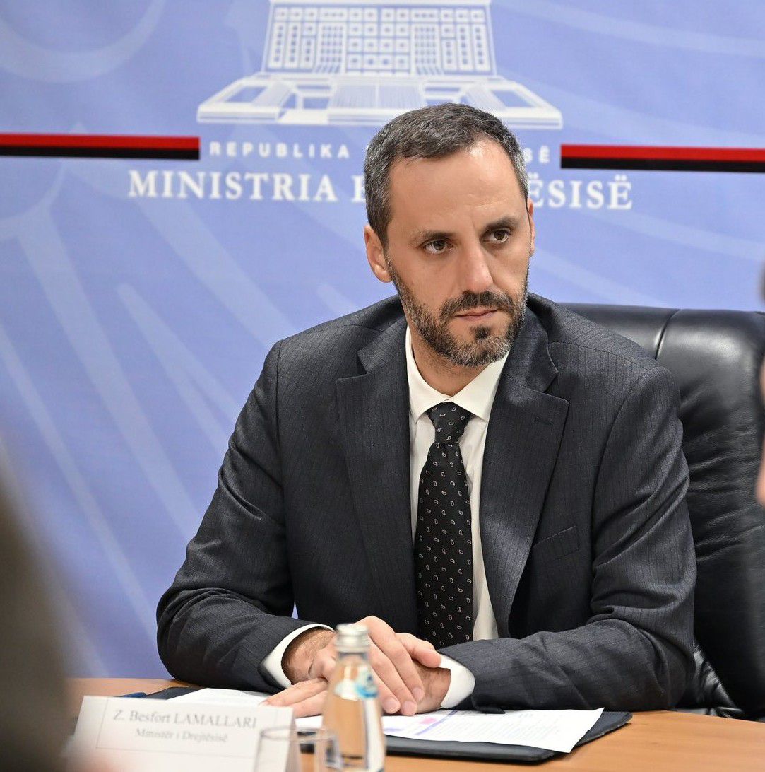 Nga përndjekja e Zef Brozit te akuzat ndaj Dumanit  Lamallari i kujton Berishës sulmet ndaj drejtësisë  Me ligjin 7501 futët Shqipërinë në vëllavrasje