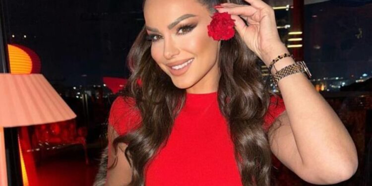 Modelja shqiptare  çmend  mediat serbe para ndeshjes  Skandal botëror 