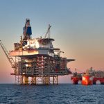 Reuters: Kompanitë shtetërore të Kinës ndërpresin blerjen e naftës ruse, rritja globale e çmimeve shumë pranë