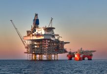 Reuters: Kompanitë shtetërore të Kinës ndërpresin blerjen e naftës ruse, rritja globale e çmimeve shumë pranë