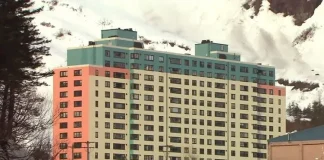 Brenda qytetit ku të gjithë jetojnë nën një çati