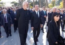 Fatos Nano përcillet për në banesën e fundit, Rama dhe Kurti shfaqen krah më krah duke biseduar