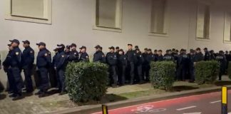 Protesta e opozitës, ‘blindohet’ kryeministria me oficerë policie