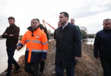 Ministri Salla në Lezhë: Riparimi i argjinaturës në Tale drejt përfundimit, strukturat janë në gadishmëri të plotë