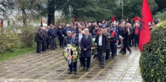 Gjirokastra nderime për 81-vjetorin e Çlirimit, homazhe dhe kurora me lule në varrezat e Dëshmorëve