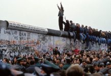 Shembja e murit të Berlinit, 36 vjet më parë mijëra gjermanë rrëzuan “barrierën e turpit”