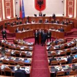 “Buxheti i shkon ministrisë që vjedh më shumë”, Balliu e akuzon, Balluku i përgjigjet: Vjedhjen e ke pasur edukatë familjare/ Ndërhyn garda