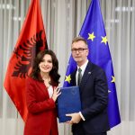 Ambasadori Gonzato i dorëzon Progres Raportin, Ministrja Spiropali: Treguesi më serioz i Shqipërisë që sheh nga e ardhmja