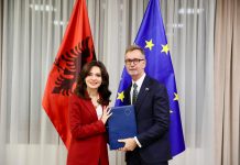 Ambasadori Gonzato i dorëzon Progres Raportin, Ministrja Spiropali: Treguesi më serioz i Shqipërisë që sheh nga e ardhmja