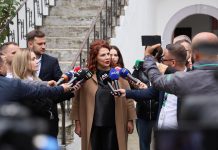 Vlorë, voton kandidatja Brunilda Mersini: Kjo ditë është për qytetarët. E kënaqur me pjesëmarrjen