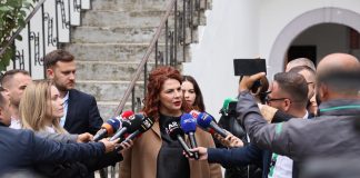 Vlorë, voton kandidatja Brunilda Mersini: Kjo ditë është për qytetarët. E kënaqur me pjesëmarrjen