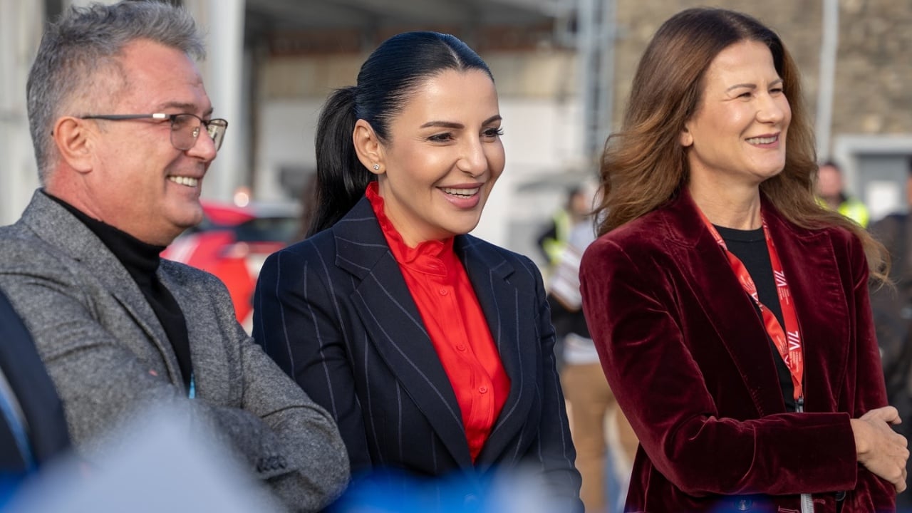 Hapet linja e re ajrore Tiranë Kretë  Balluku  Do t u shërbejë mijëra shqiptarëve që jetojnë e punojnë në shtetin fqinj