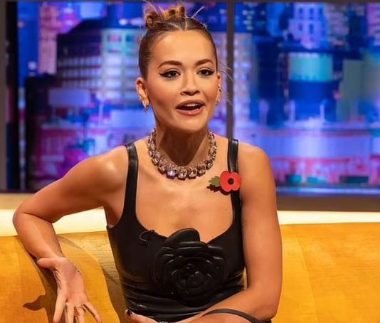 Rita Ora habit me deklaratën se mund të jetë “shtrigë”: “Gjyshja ime ka qenë 100% shtrigë”