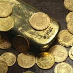 Po gërmonte për një pishinë, burri në Francë gjen një thesar me ar në kopshtin e tij. Policia ia lejon ta mbajë