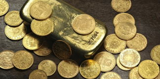 Po gërmonte për një pishinë, burri në Francë gjen një thesar me ar në kopshtin e tij. Policia ia lejon ta mbajë