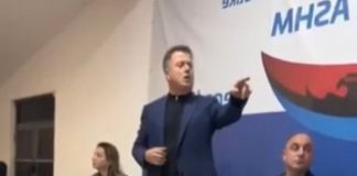 “Prej teje nuk rri asnjë sekondë në PD”, sherr mes demokrates dhe Flamur Nokës në Kamëz: Dil jashtë… (VIDEO)