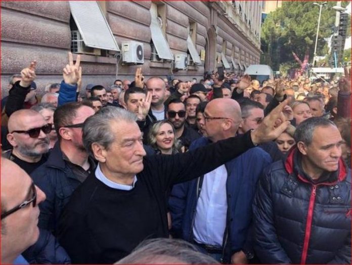 -800-0-1657127237xberisha-proteste-412